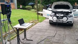 PUCPR e Empresa de energia desenvolve carregadores smart para carros elétricos com comunicação pela internet