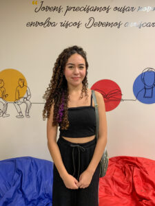 Estudante Ana Cláudia - aprovada no Vestibular Vila Torres