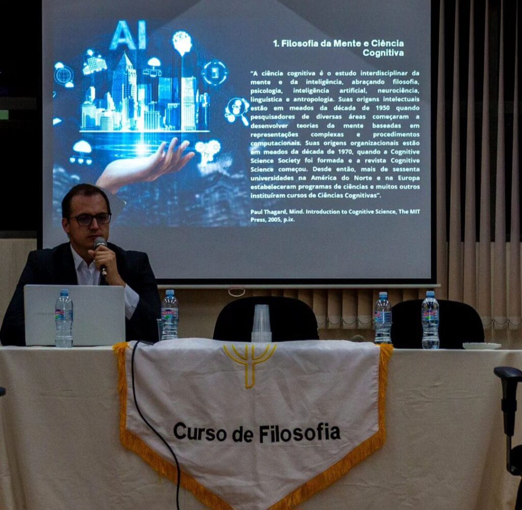 prof. Léo Peruzzo em conferencia na Unicentro
